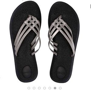 Sanuk Yoga Salty Shimmer Metallic flip flop sz 11